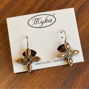 Myka earrings. Swarovski crystals